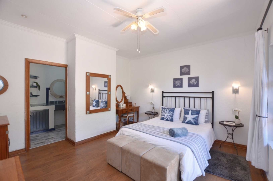 7 Bedroom Property for Sale in Westcliff Western Cape